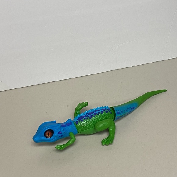 Robo Alive Lurking Lizard series - Blue and Green - Picture 12 of 14